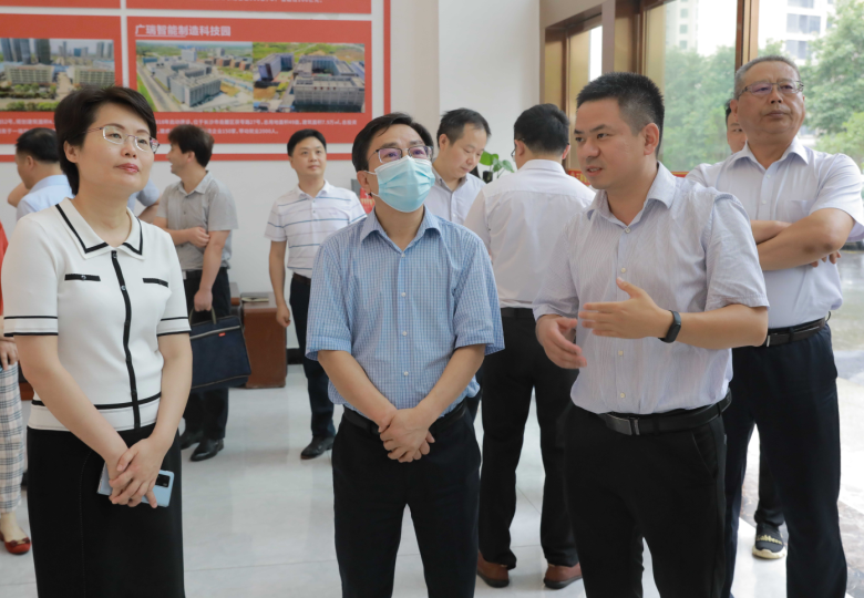 湖南省政協(xié)副主席賴明勇一行就“穩(wěn)經(jīng)濟(jì)、惠民生、保安全”來(lái)長(zhǎng)調(diào)研